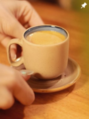 Café en taza de cerámica
